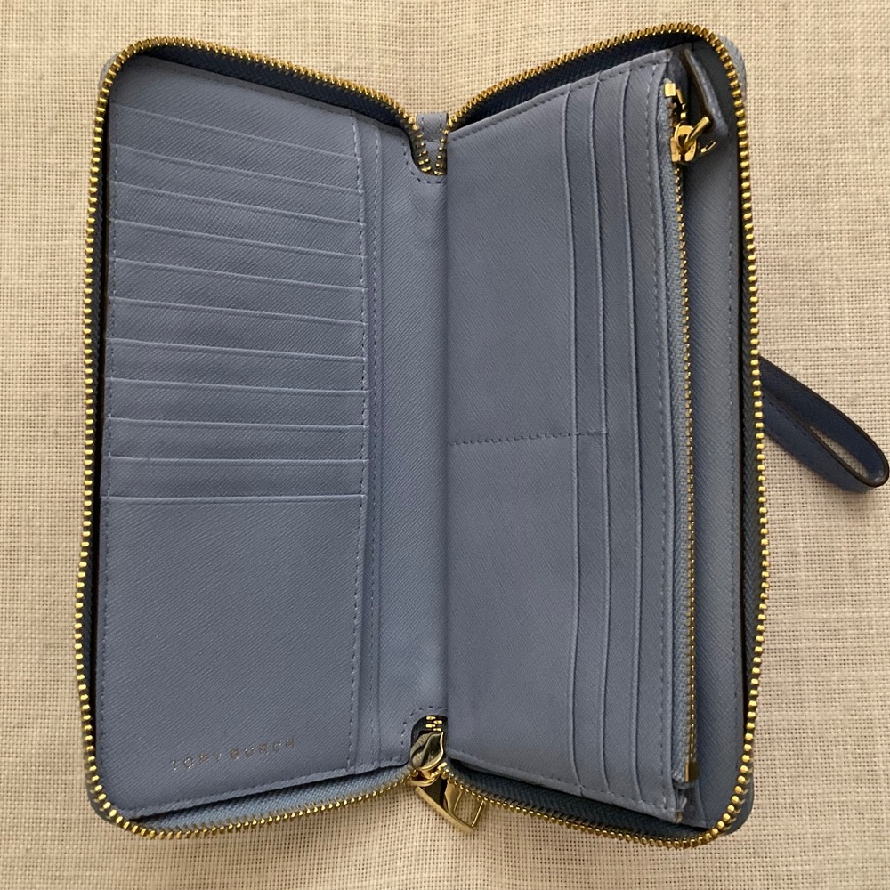 Tory Burch Robinson Leather Continental Wallet Wristlet Passport Organizer NWOT - Picture 10 of 16